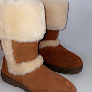 SIZE 9 FUR BOOTS